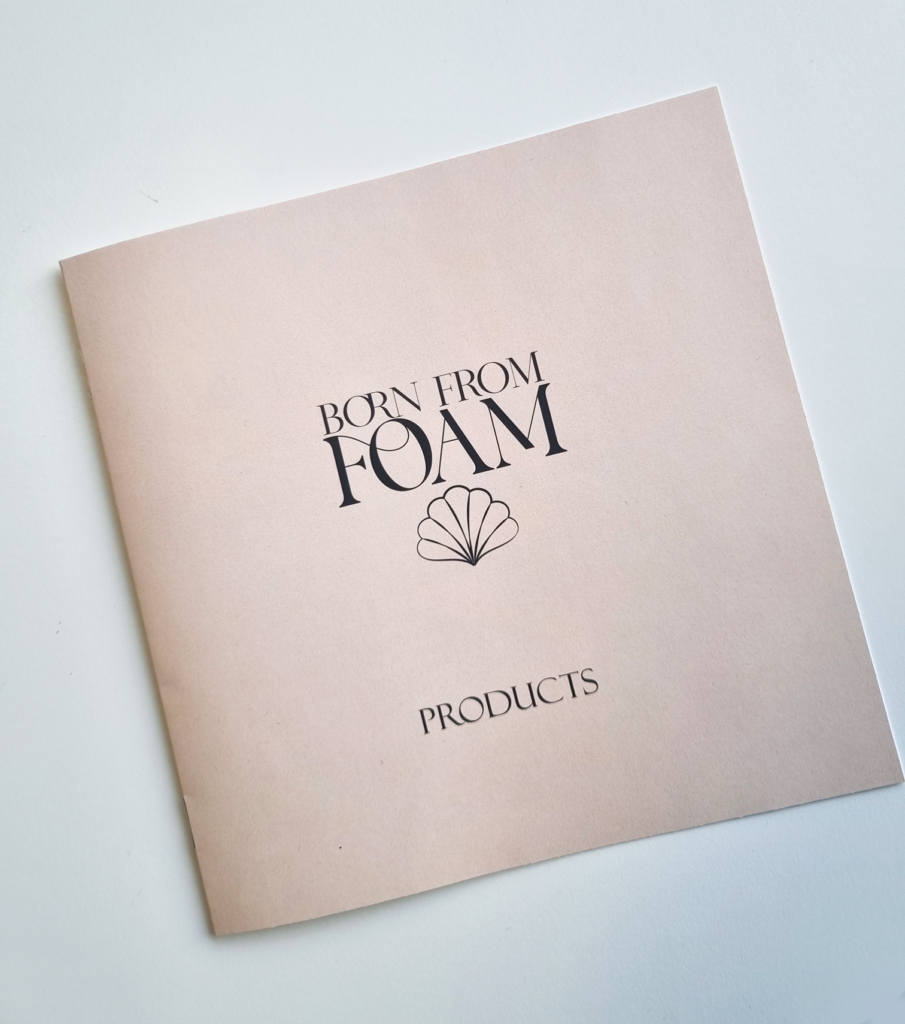 Foside på folderen "Born from Foam".
