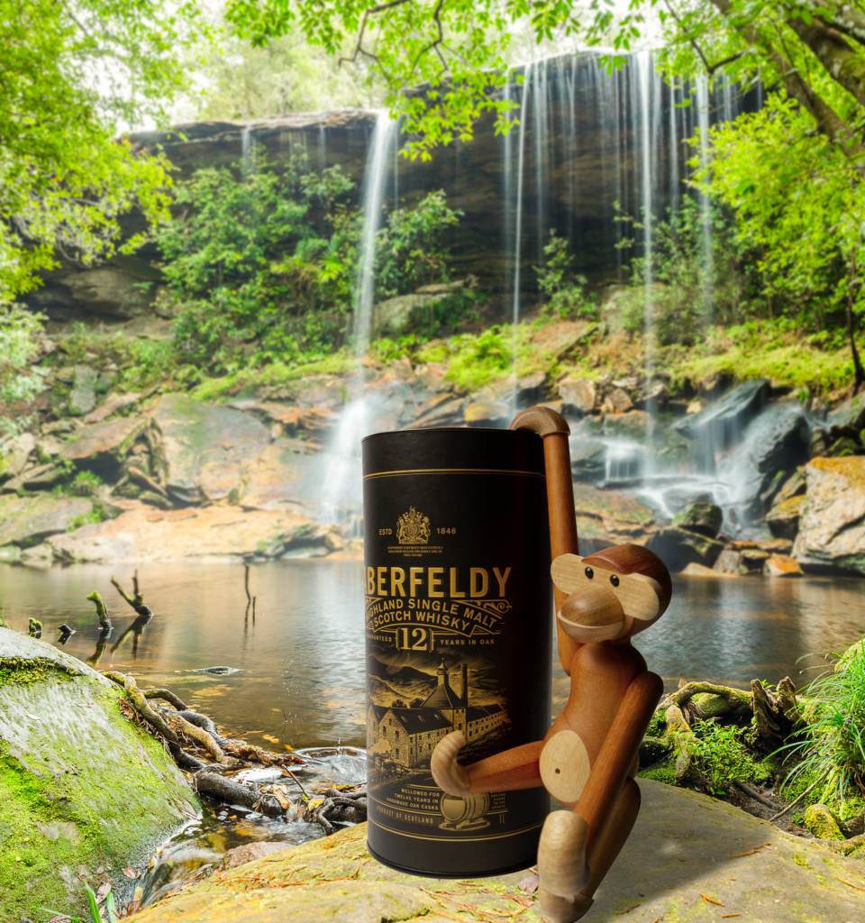 Sammenkopi af en Arne Jacobsen abe i junglen.